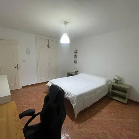 Lovely One Bedroom Flat- Excellent Location * Granada